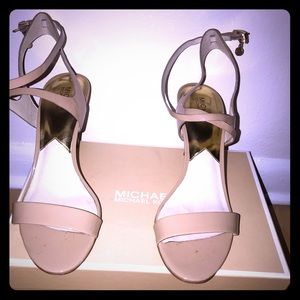 👠✨MK kaylee nude  heels✨👠